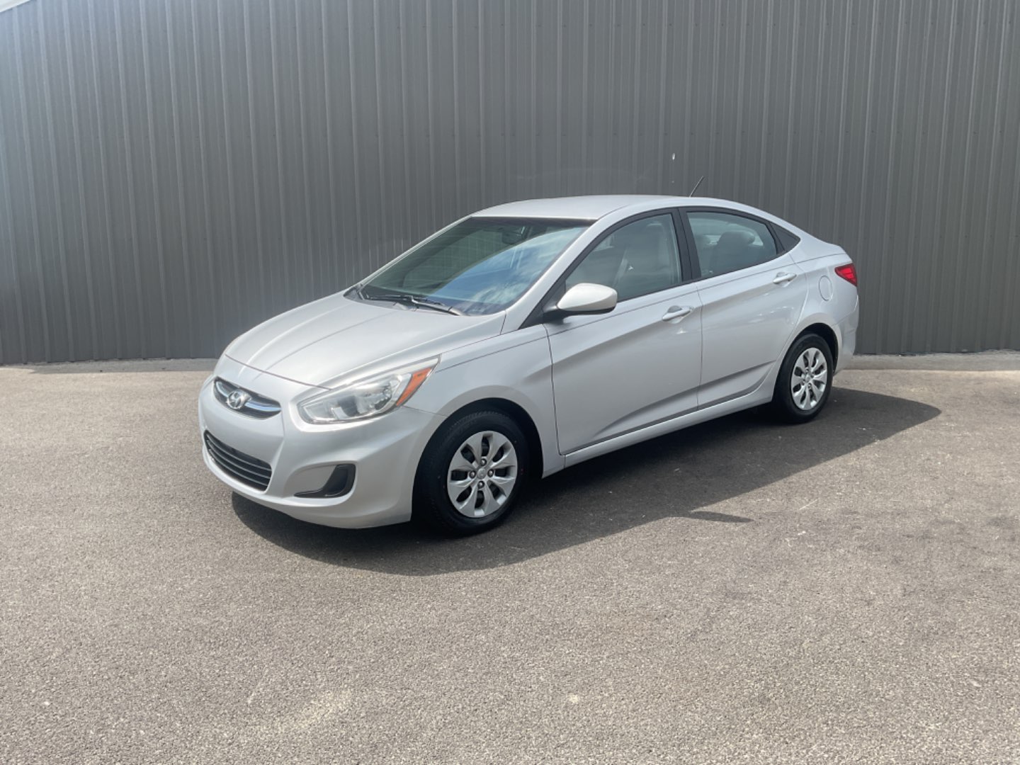 2017 Hyundai Accent SE 4-Door 6-Speed Automatic's photo