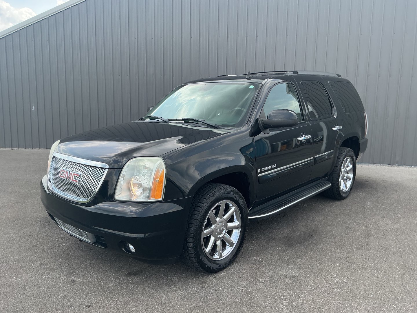 2007 GMC Yukon Denali's photo