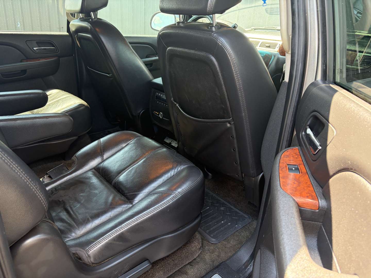 2007 Chevrolet Suburban LT - Photo 8