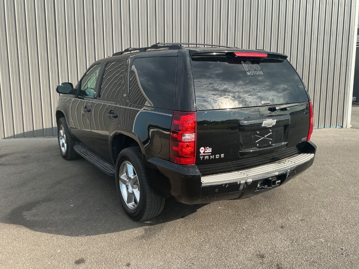 2011 Chevrolet Tahoe LT - Photo 2