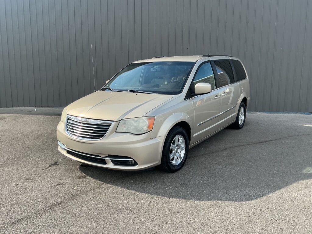 2012 Chrysler Town And Country Touring | CR303202-6 - iGo Motors Bowling Green